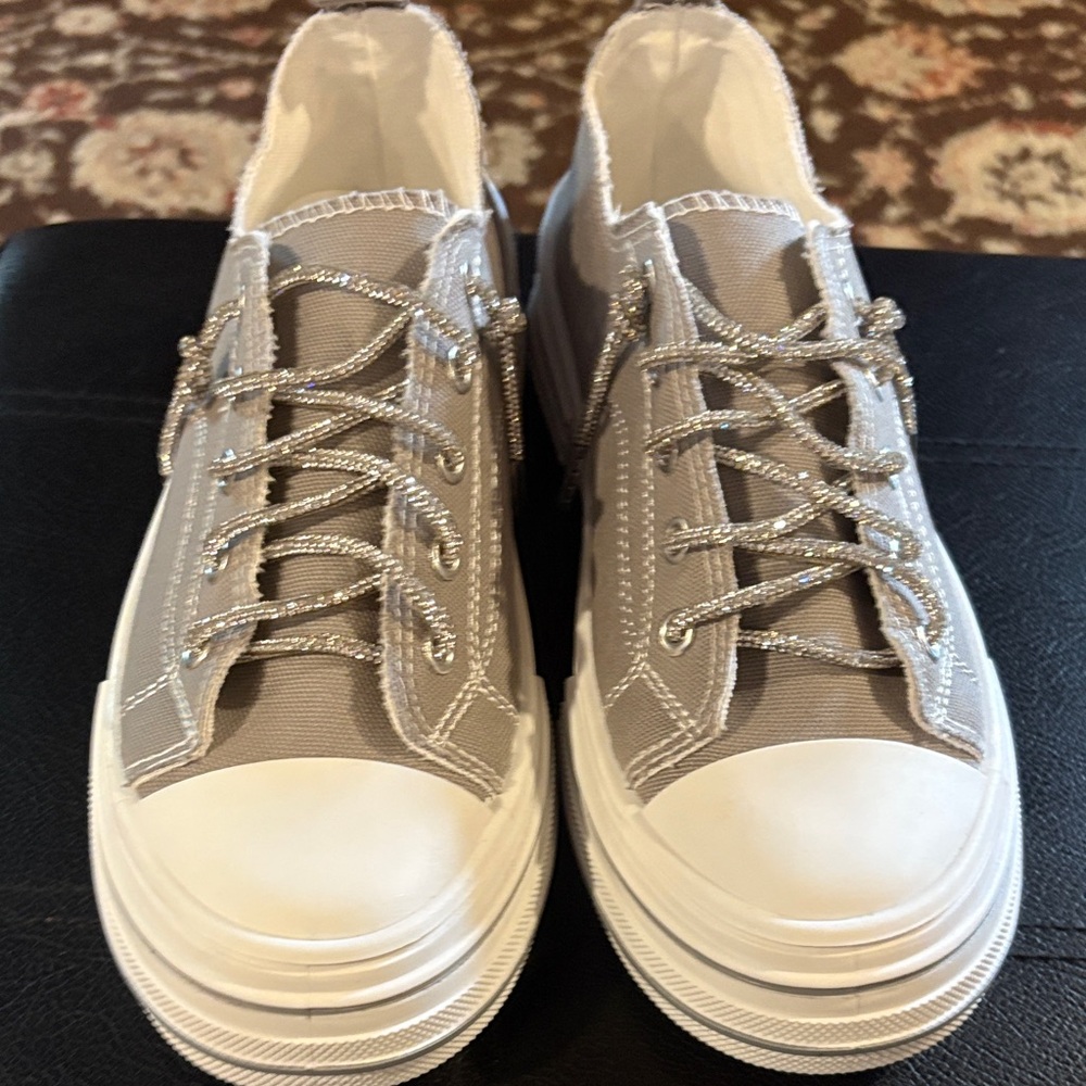 Very G Light Gray Canvas Sneakers